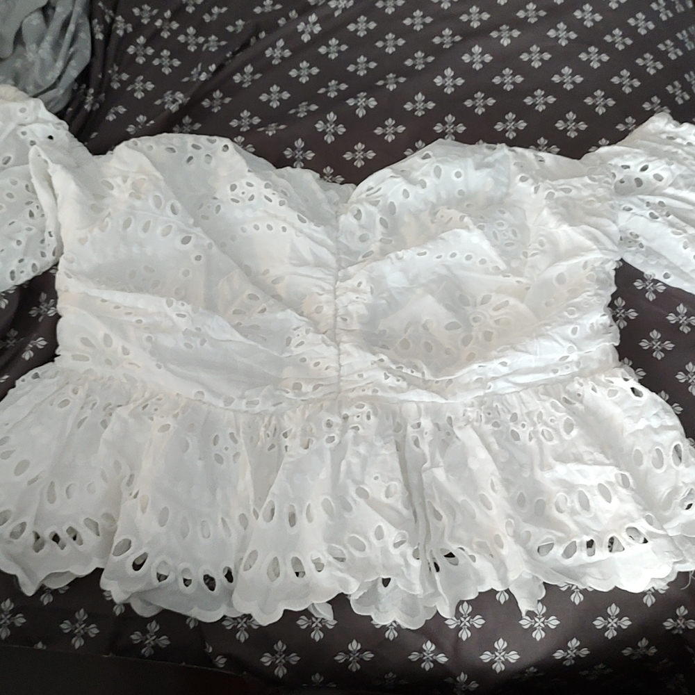 Express shoulder off Puff sleeve eyelet style